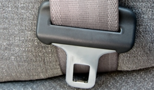 汽车安全带卡扣材料选型：改性尼龙的应用与技术解析